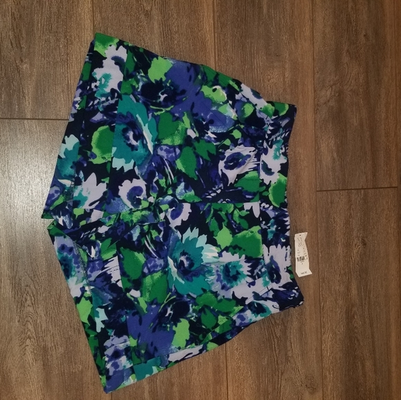 Shorts - Picture 1 of 2